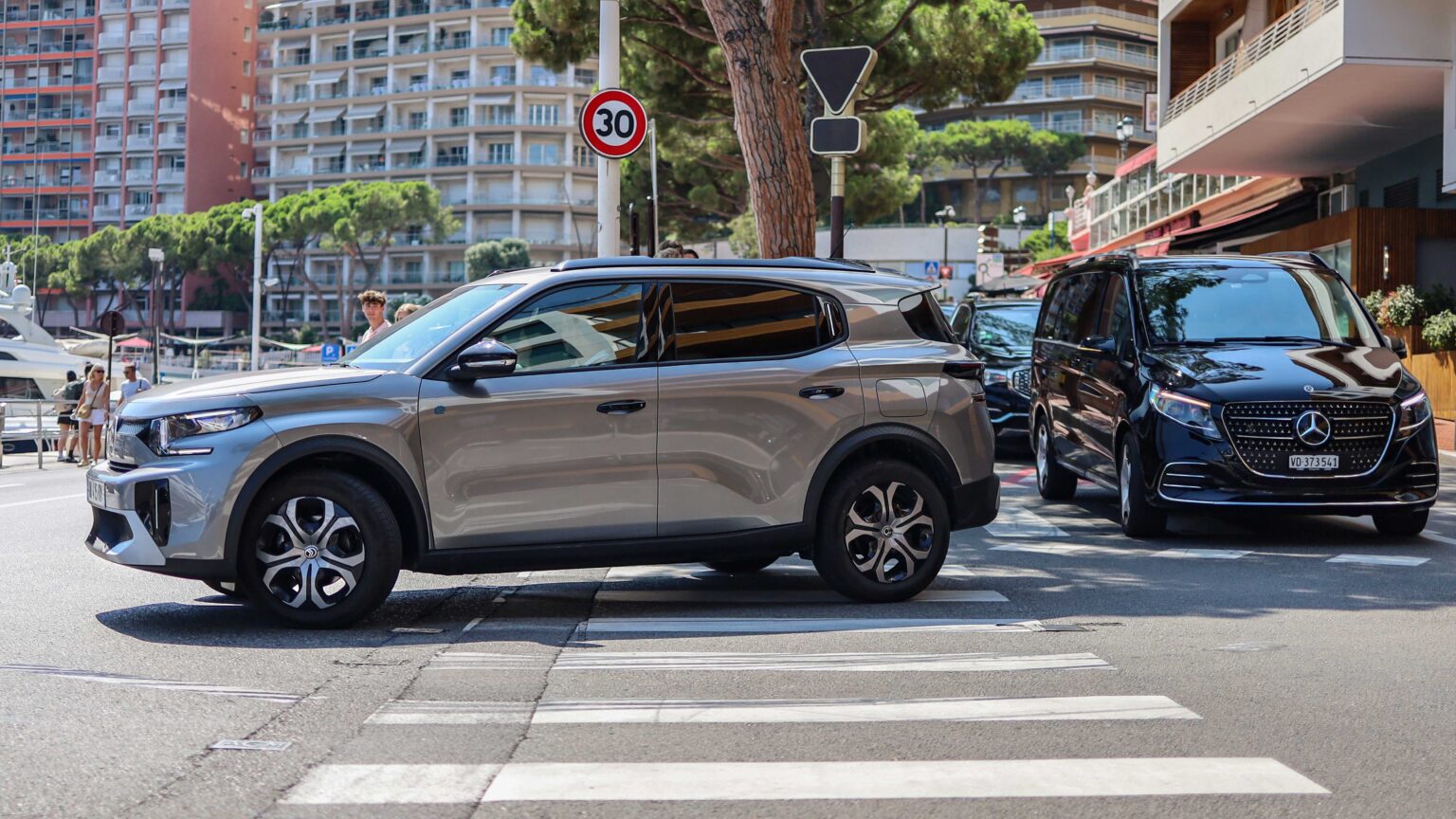 Citroen-e-C3-Aircross-in-Monaco