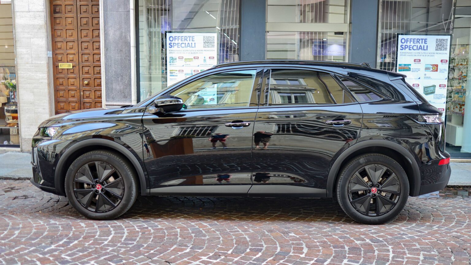 DS-7-Crossback-black