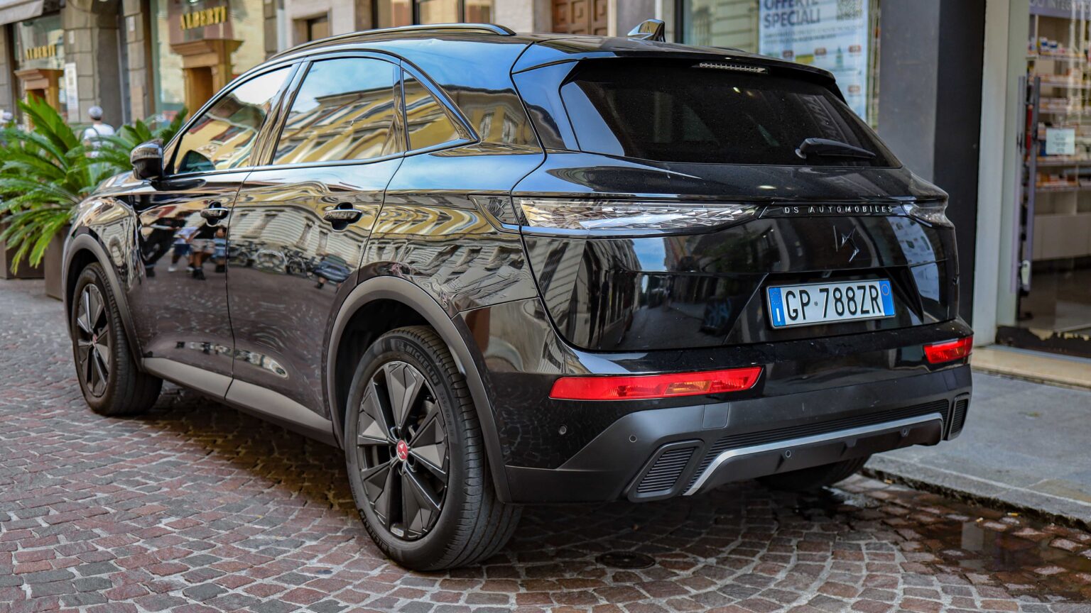 DS-7-Crossback-rear