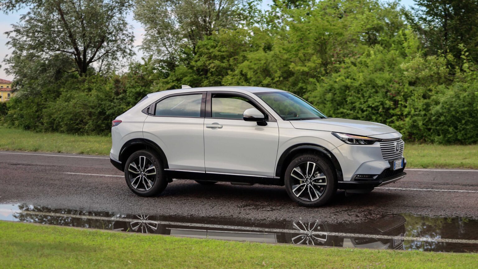 Honda-HR-V-white