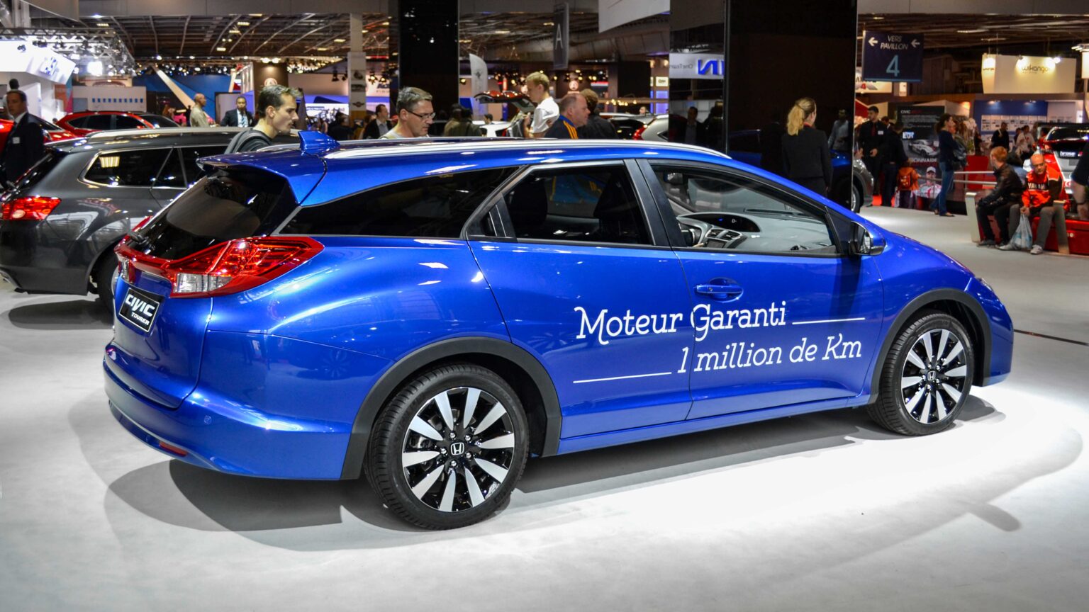 Honda-Civic-Tourer-blue