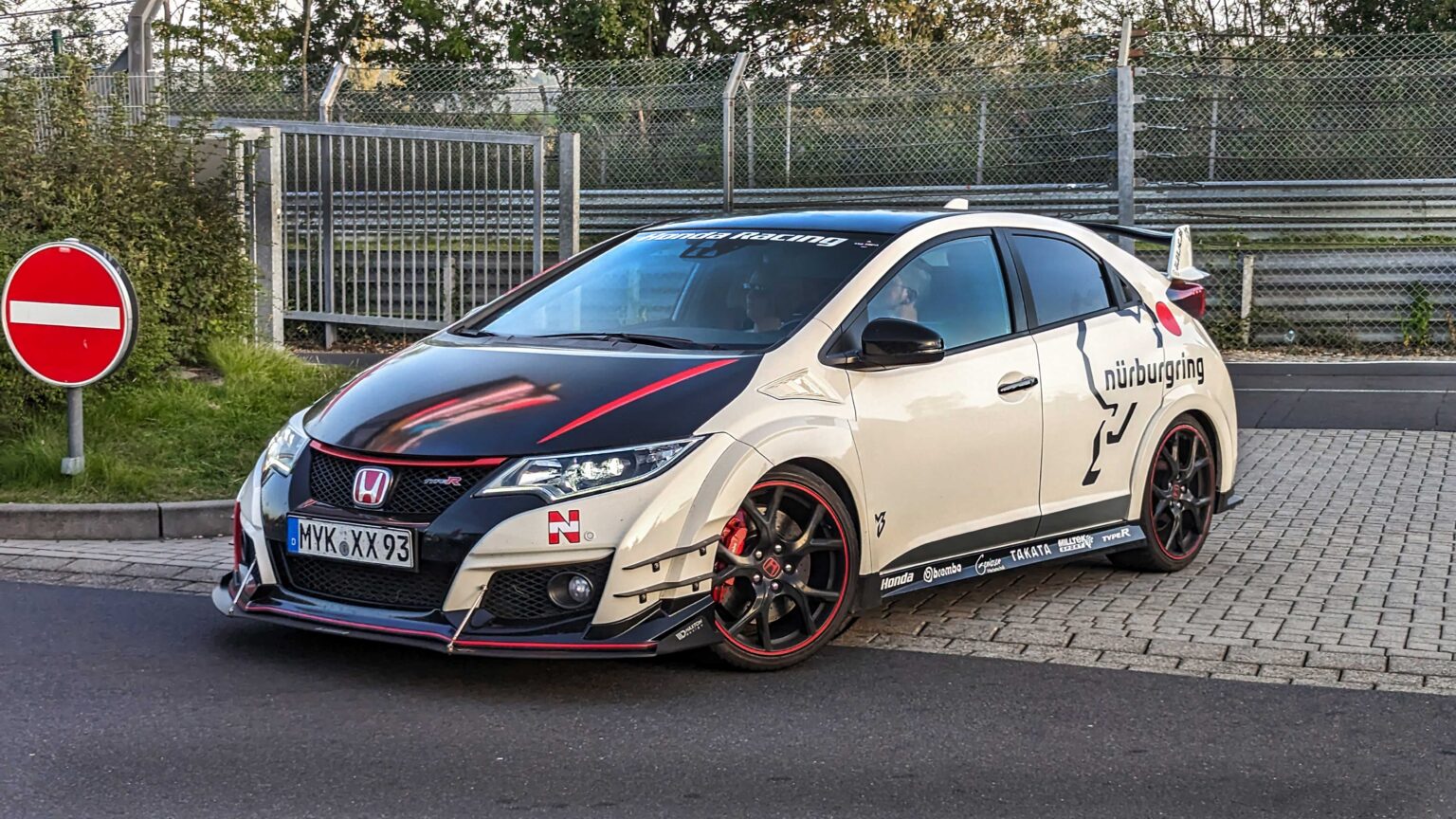 Honda-Civic-Type-R-FK2R-at-Nurburgring