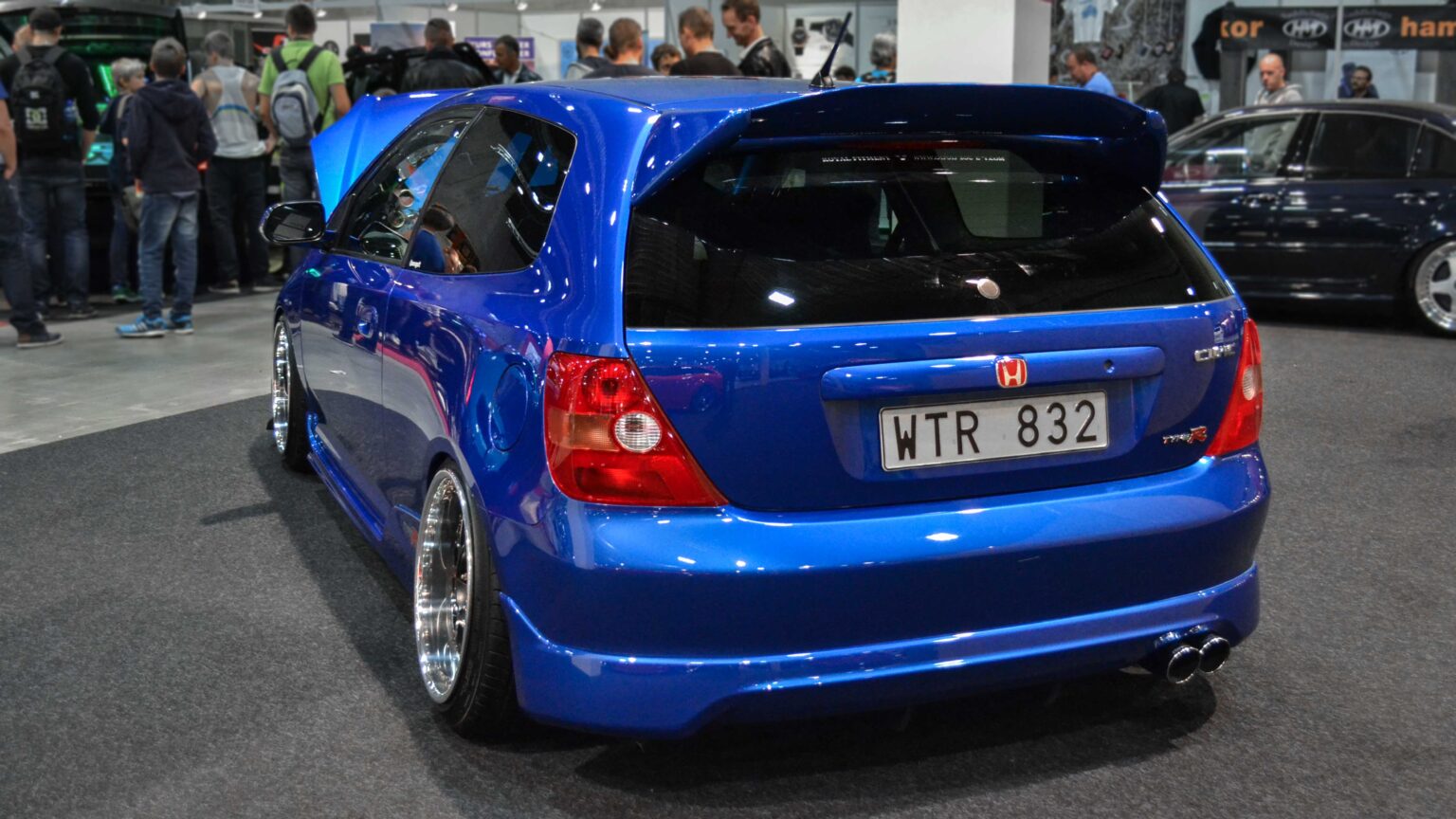 Honda-Civic-Type-R-blue-low-rear