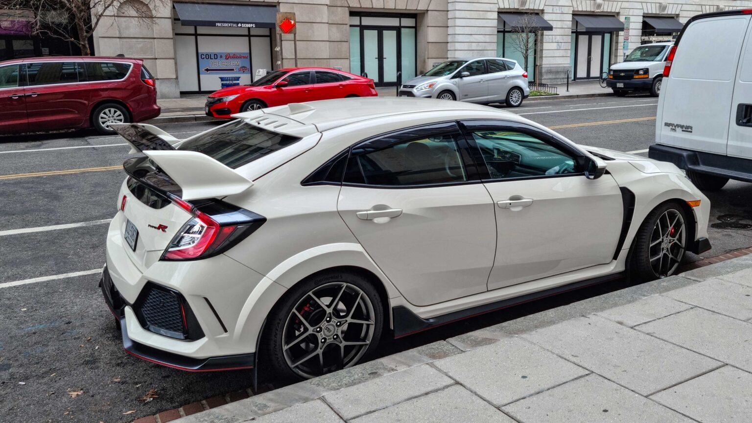 Honda-Civic-Type-R-parked