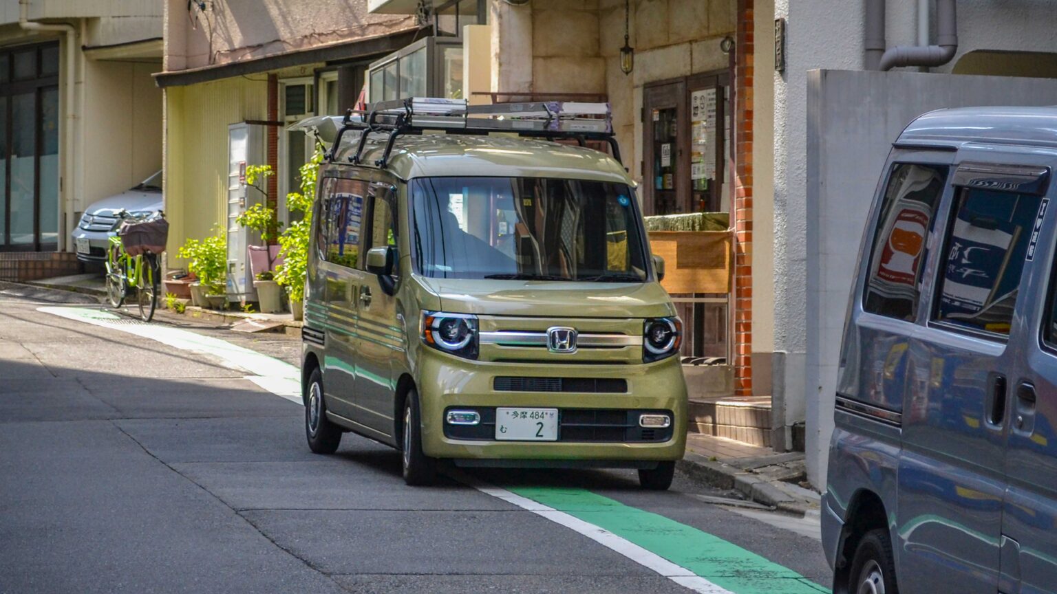 Honda-N-Van-in-Tokyo