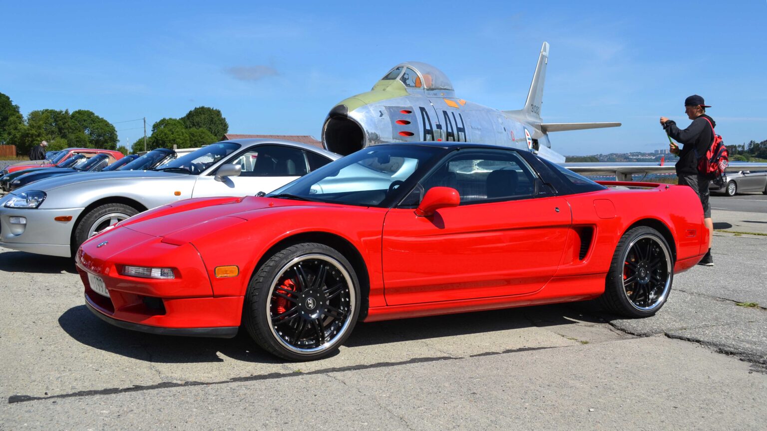 Honda-NSX-and-aircraft