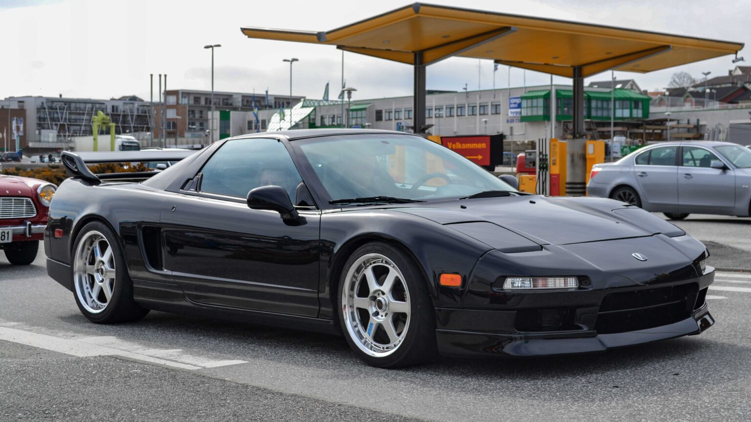 Honda-NSX-black-driving