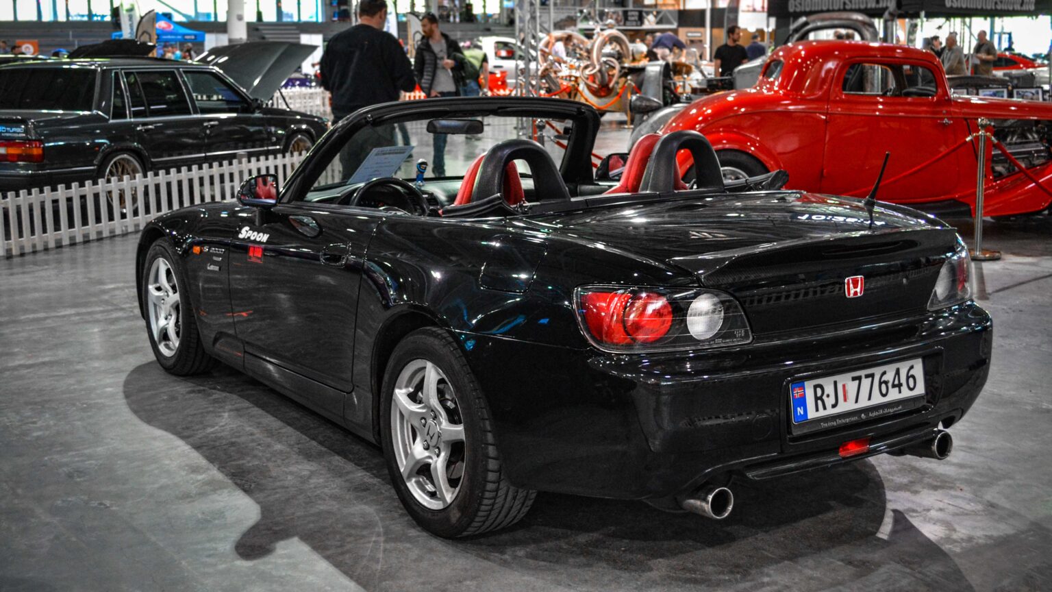 Honda-S2000-black-rear-2000