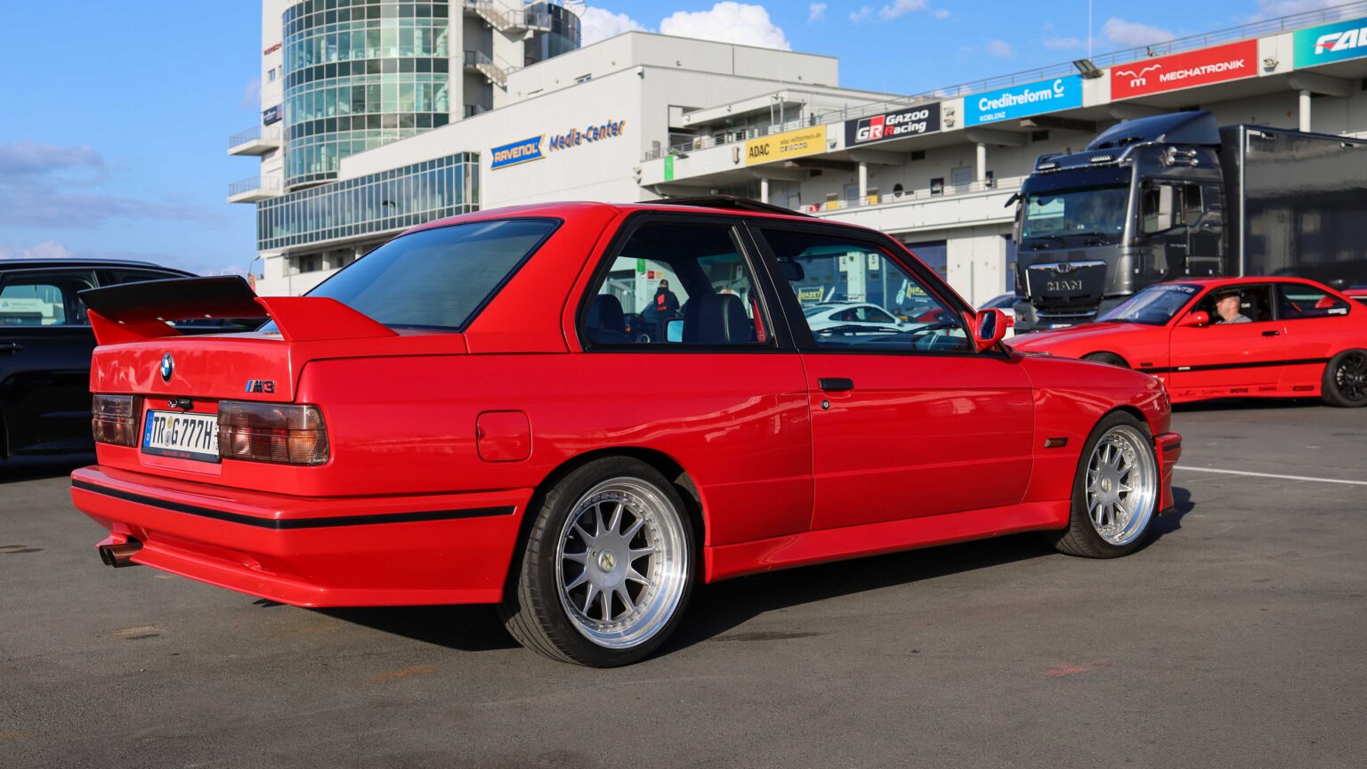 BMW-M3-E30-red