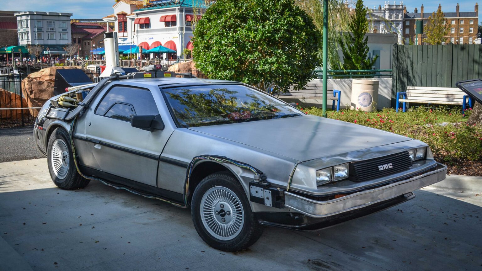 De-Lorean-in-Universal-Studios