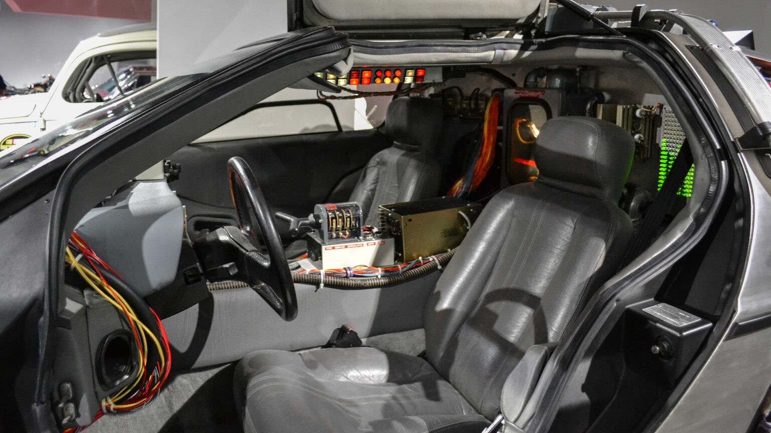 De-Lorean-interior