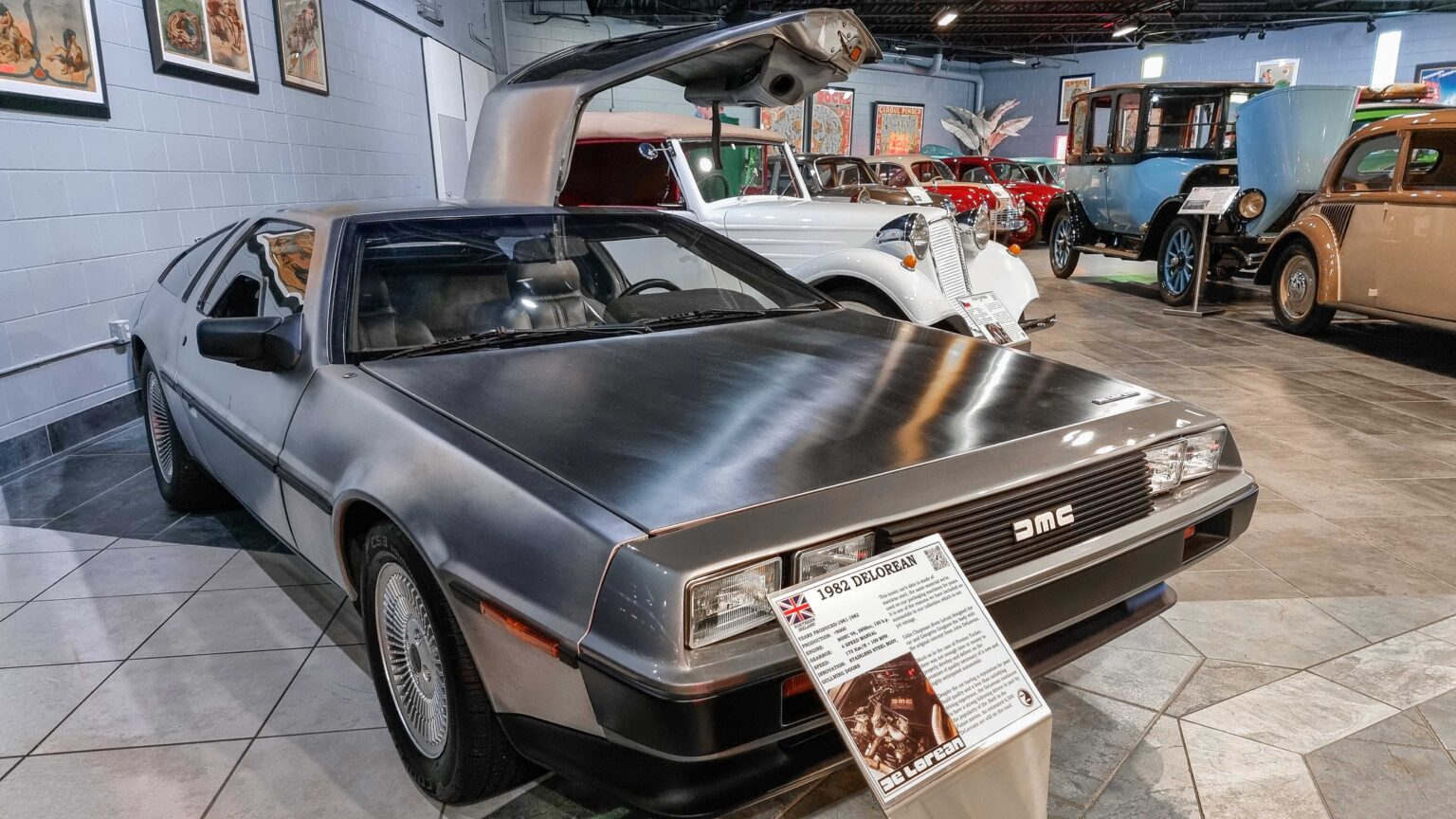 DeLorean-DMC-in-museum