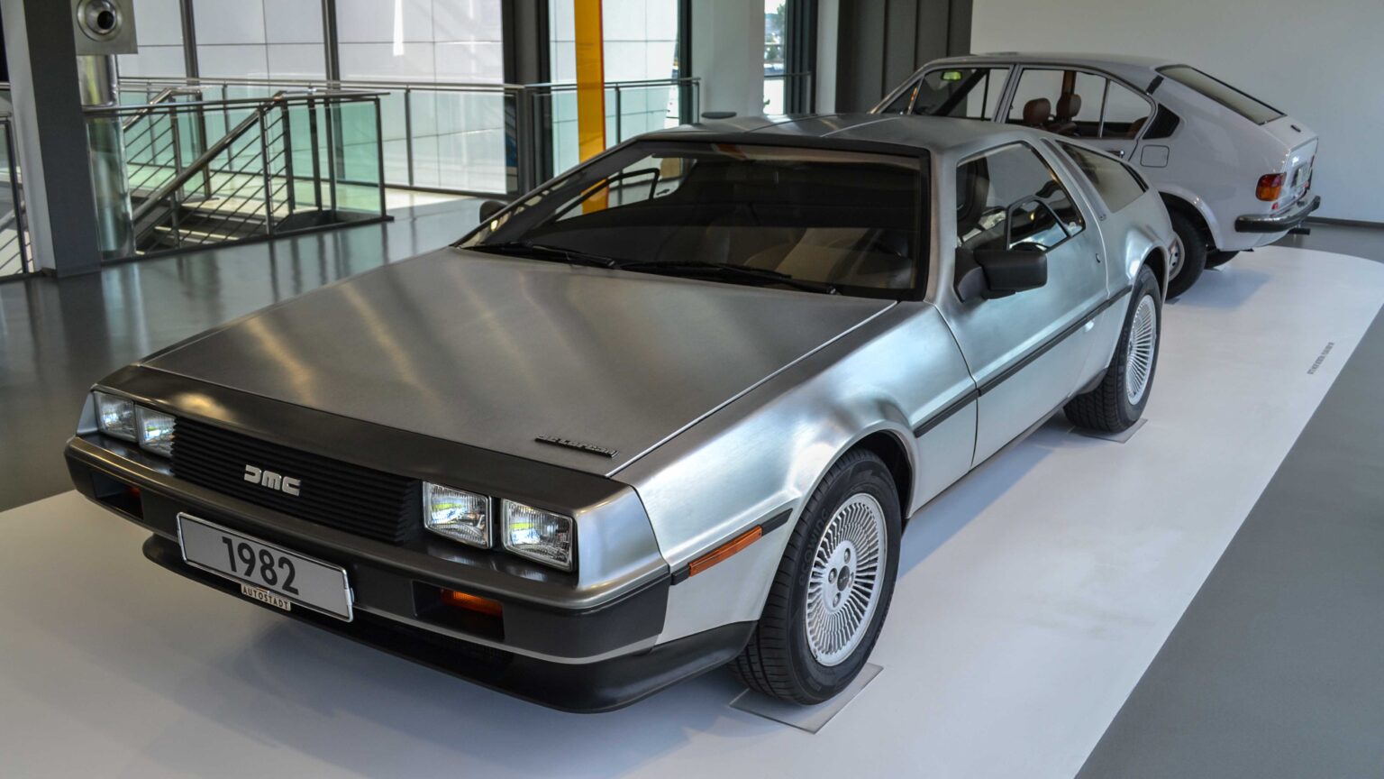 Delorean-DMC-12-at-Autostadt