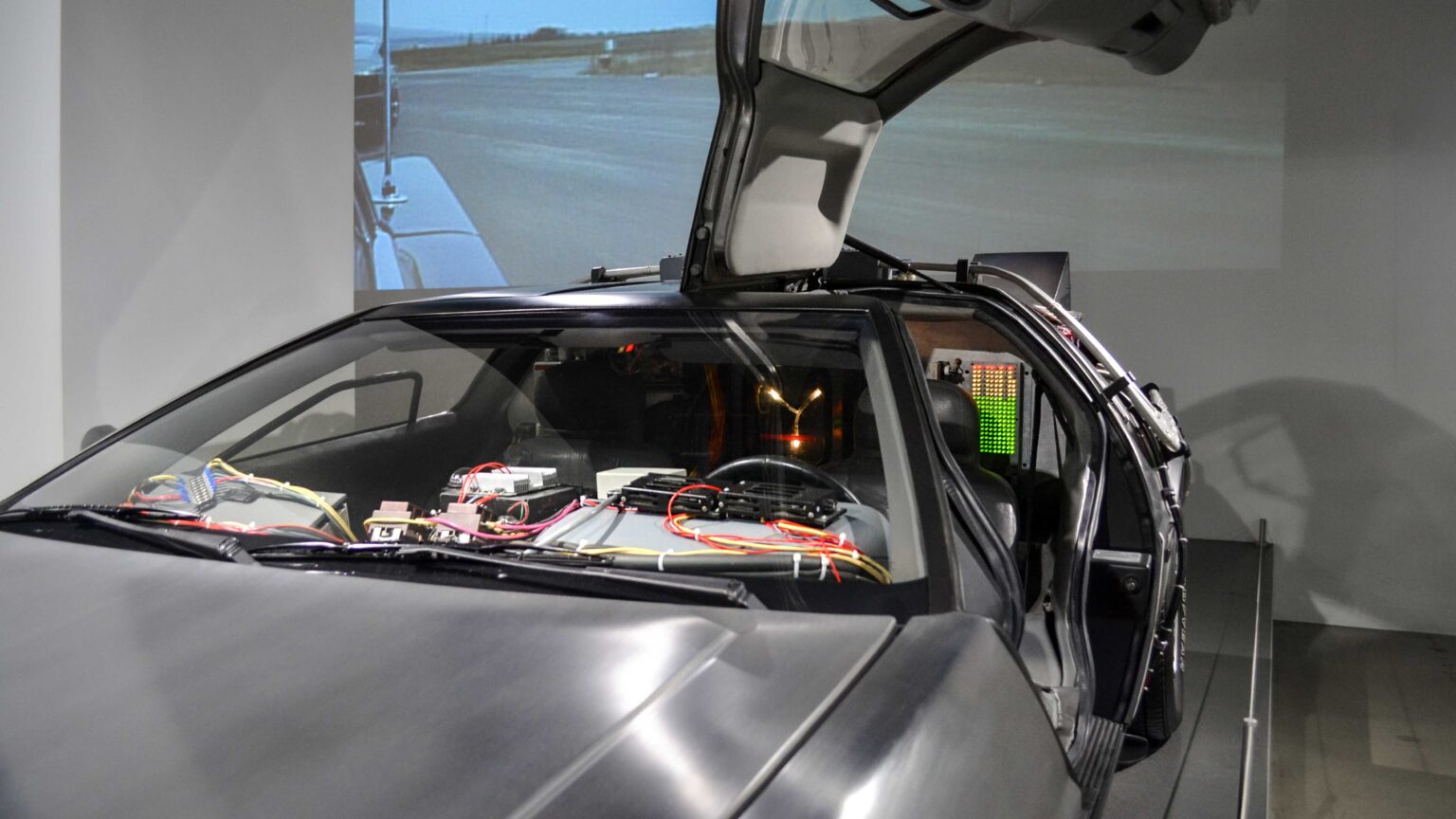 Delorean-DMC-12-detail