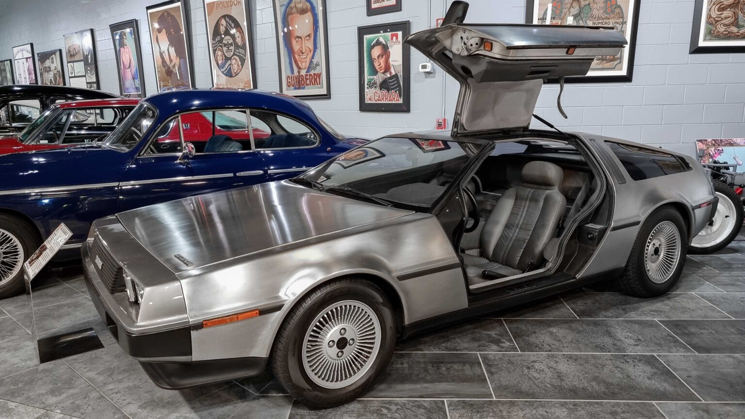 Delorean-DMC-12-open