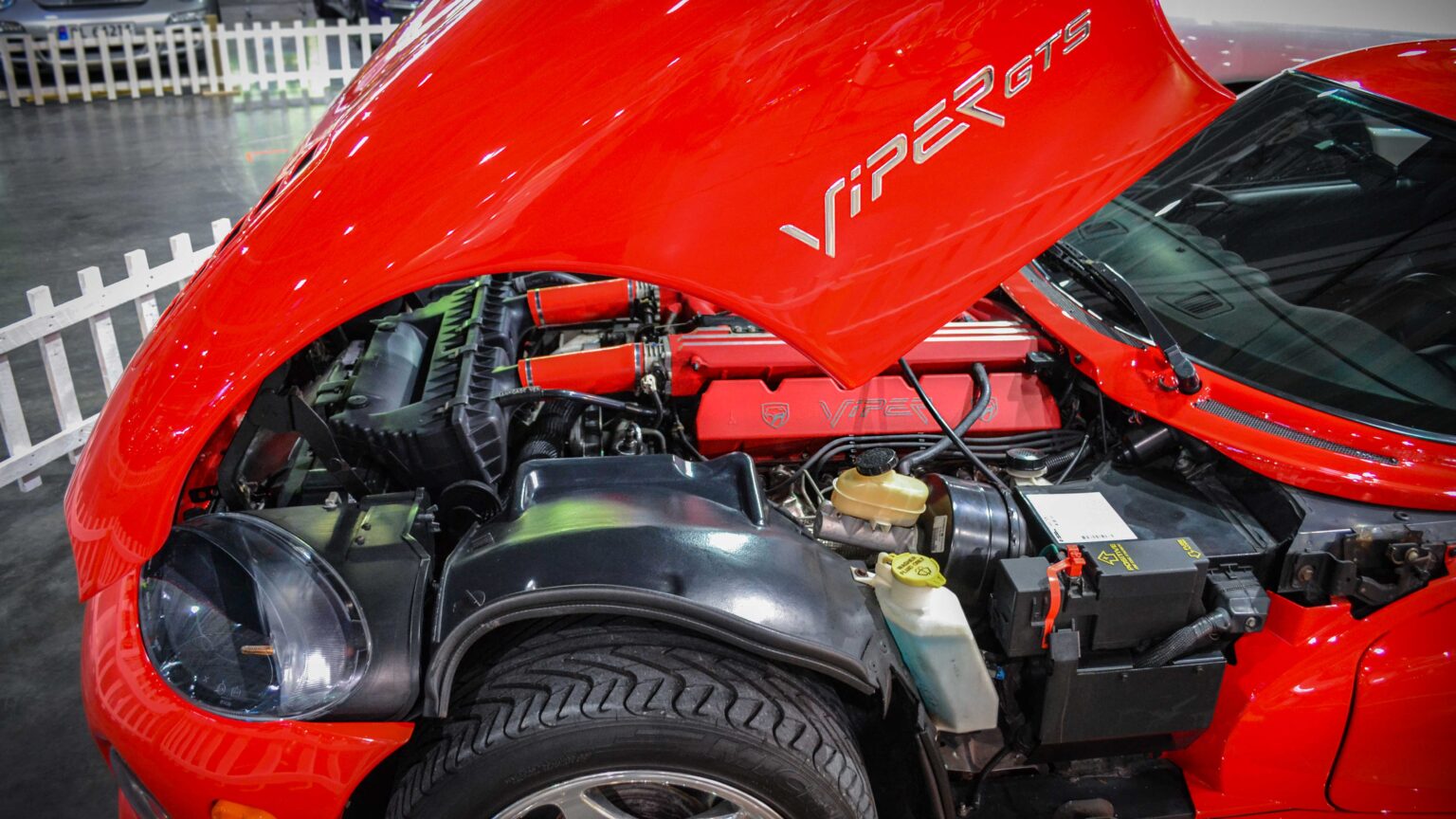 Dodge-Viper-GTS-V10-engine