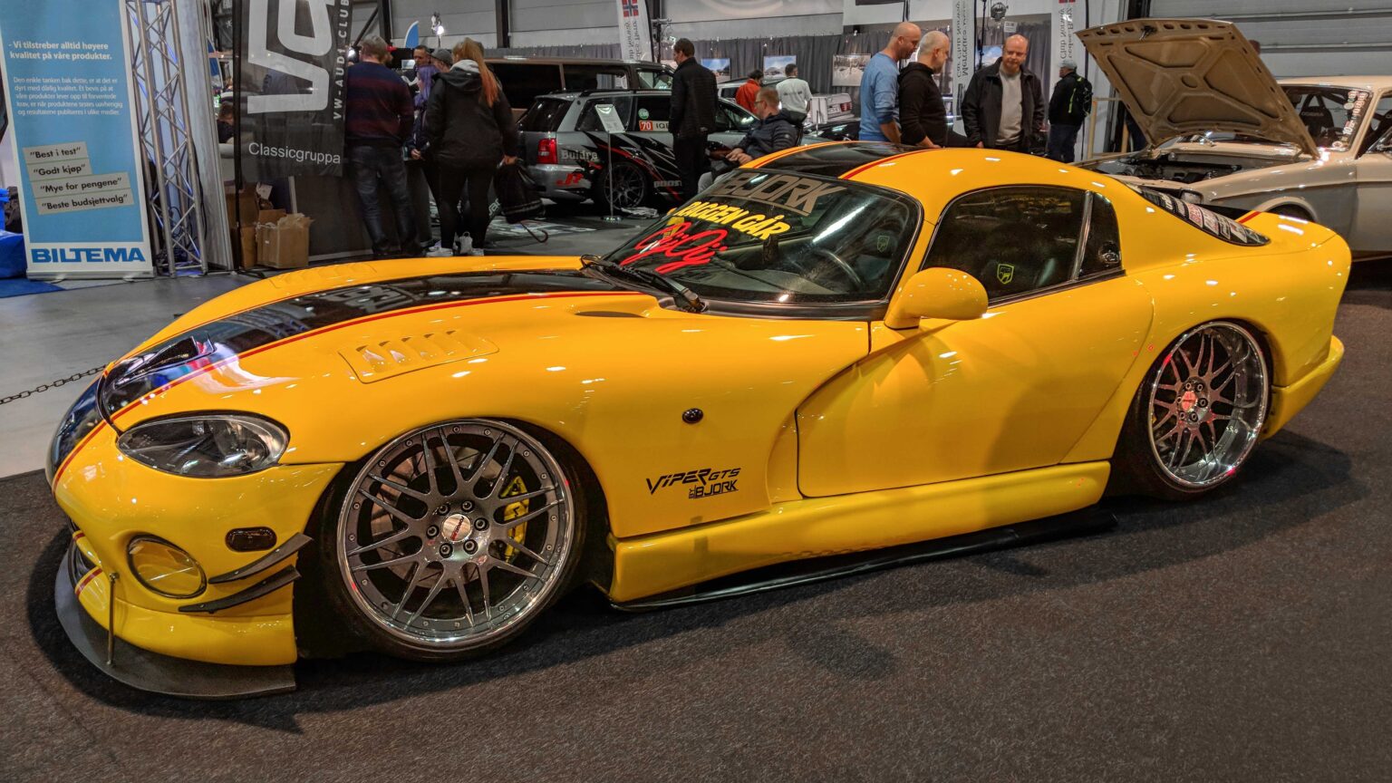Dodge-Viper-GTS-yellow