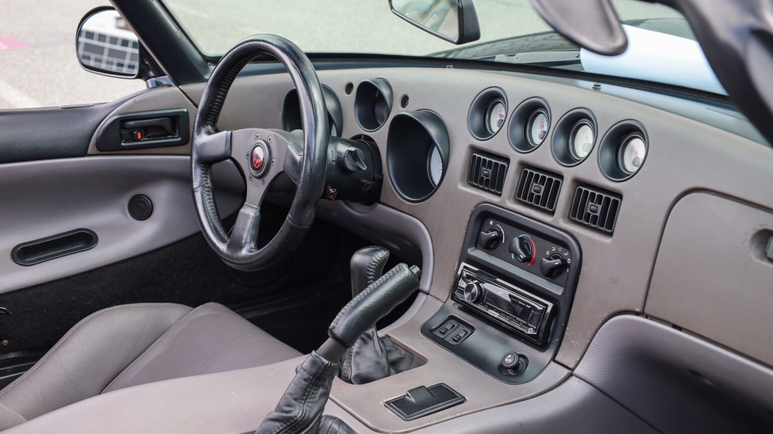 Dodge-Viper-SR-10-interior