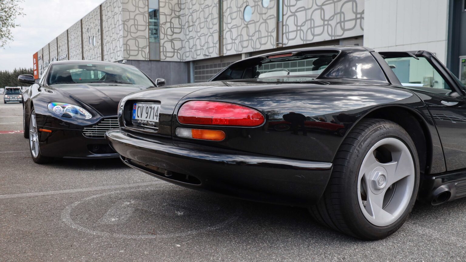 Dodge-Viper-SR-10-parked