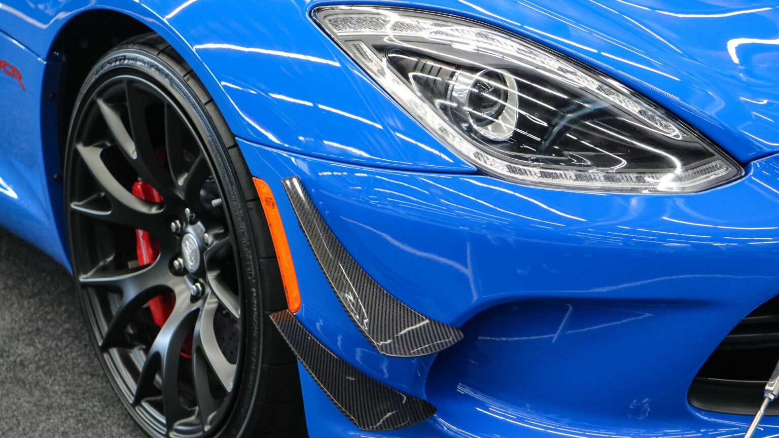 Dodge-Viper-blue-corner