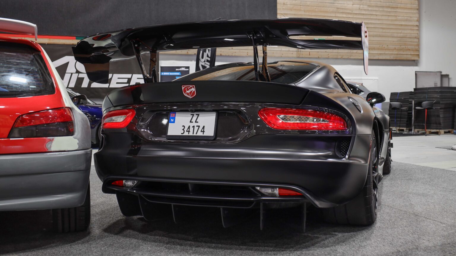 Dodge-Viper-rear