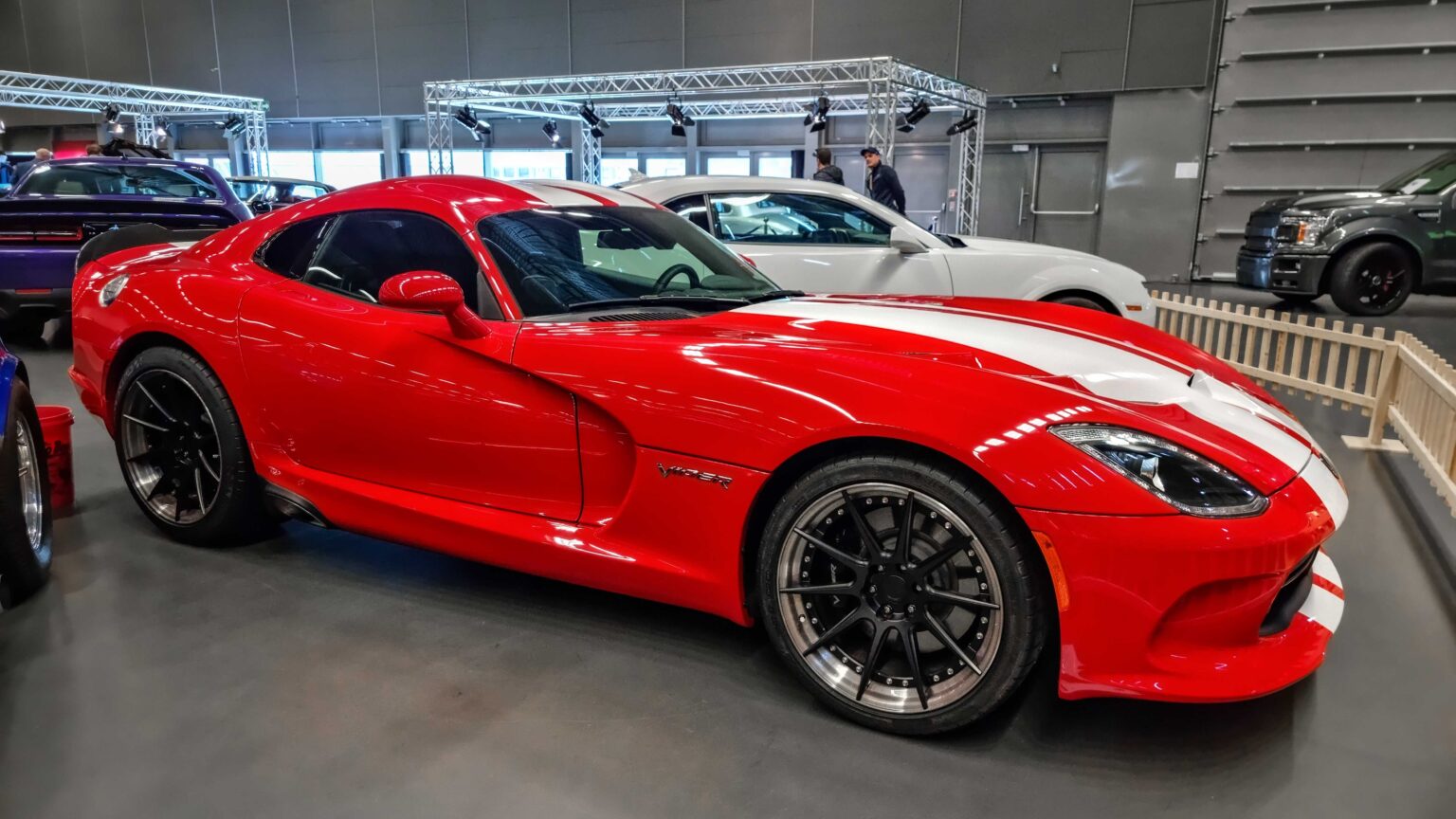 Dodge-Viper-red-and-white