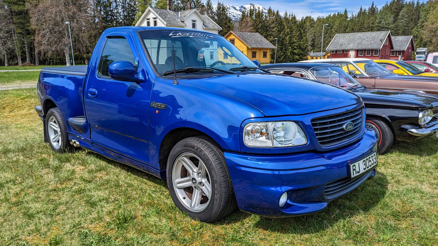 Ford-F-150-Lightning-V8