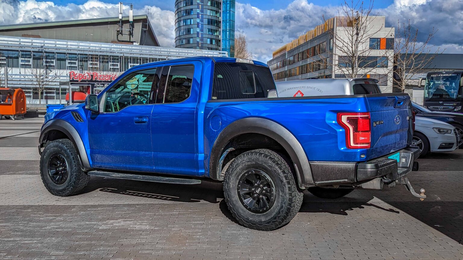 Ford-F-150-Raptor-blue