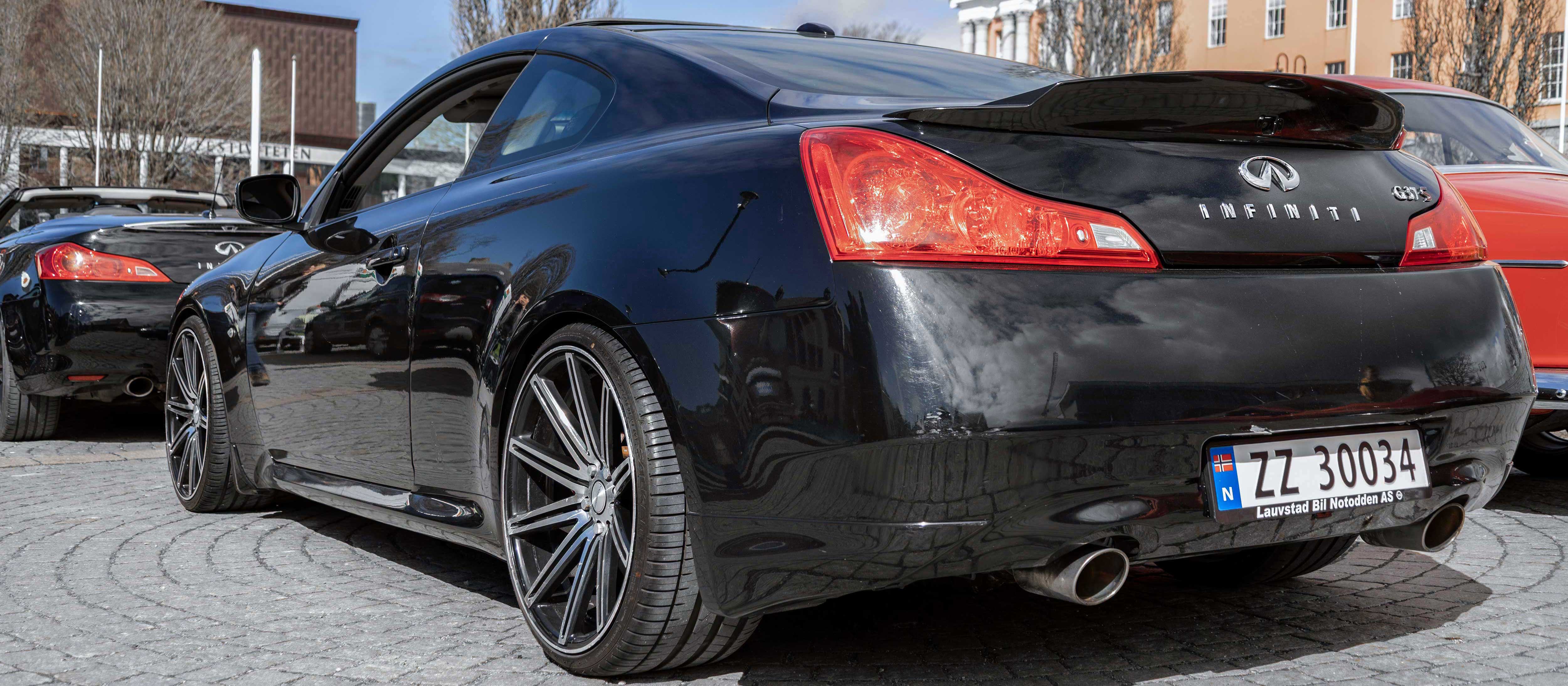 Infiniti coupe rear corner