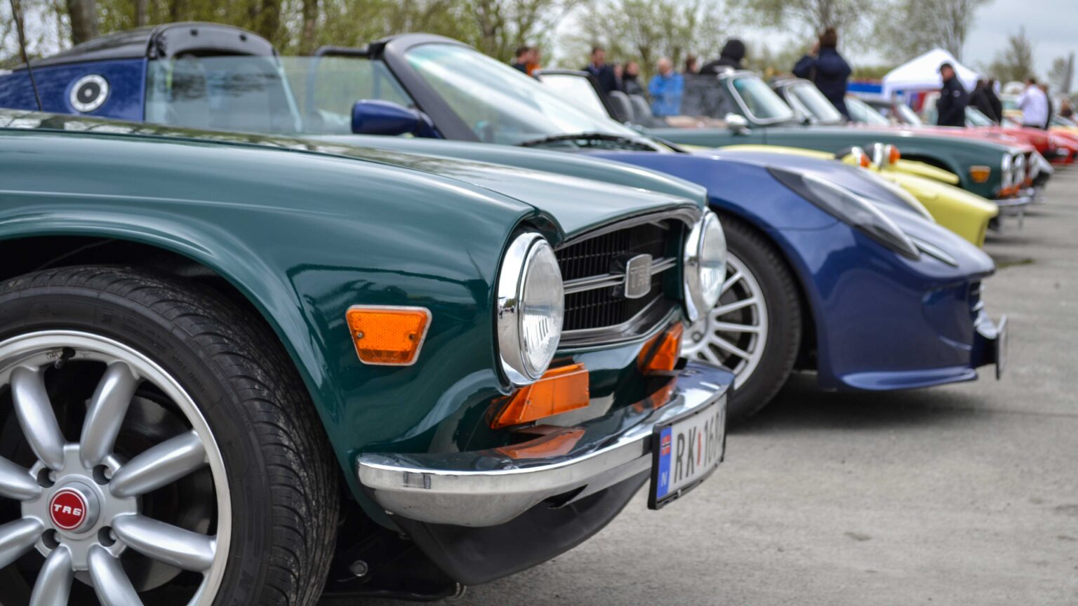 Triumph-TR-6-1976-front