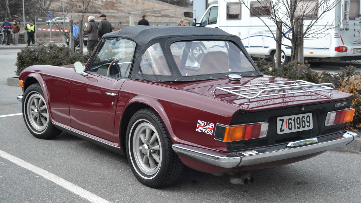 Triumph-TR-6-burgundy