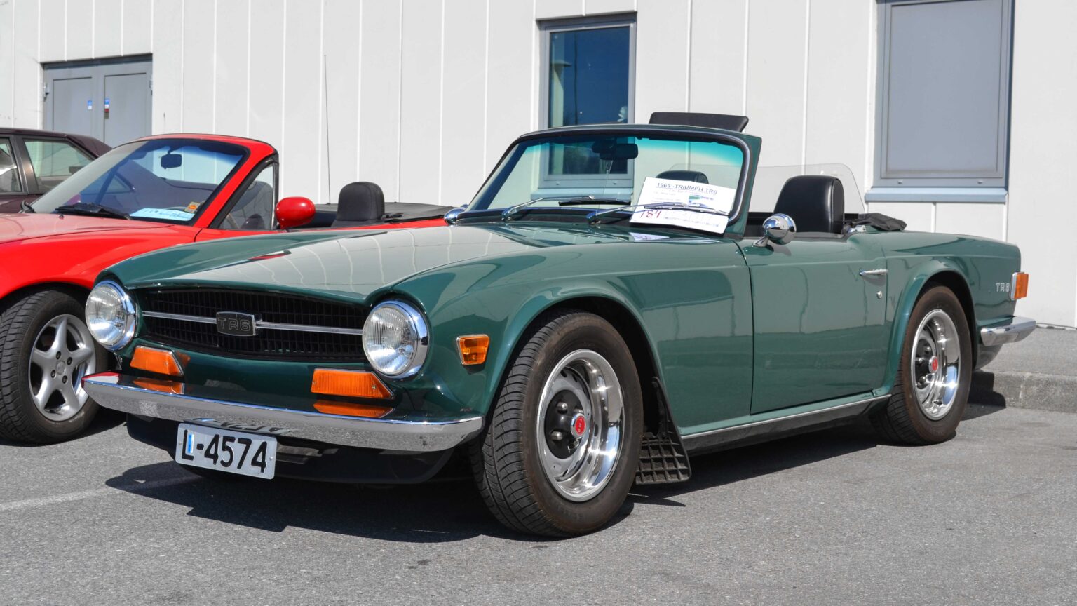 Triumph-TR-6-front-corner-green