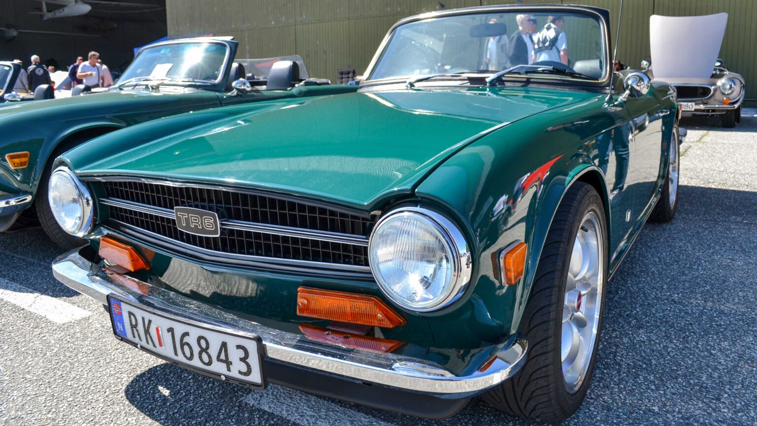 Triumph-TR-6-front-green