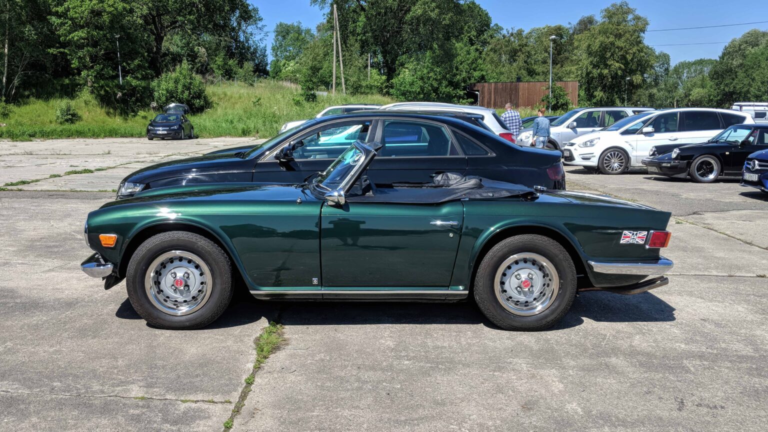 Triumph-TR-6-green-side