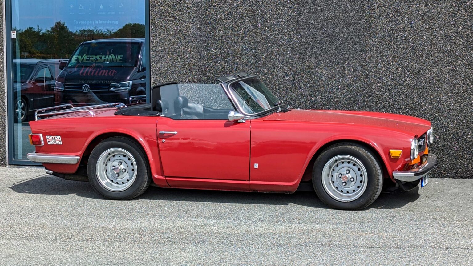 Triumph-TR-6-red