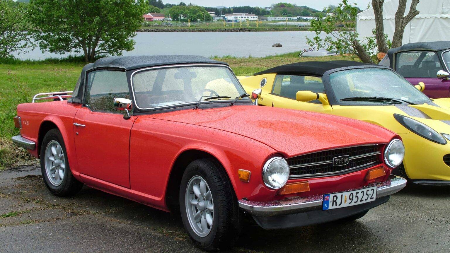 Triumph-TR-6-red-in-rainy-weather