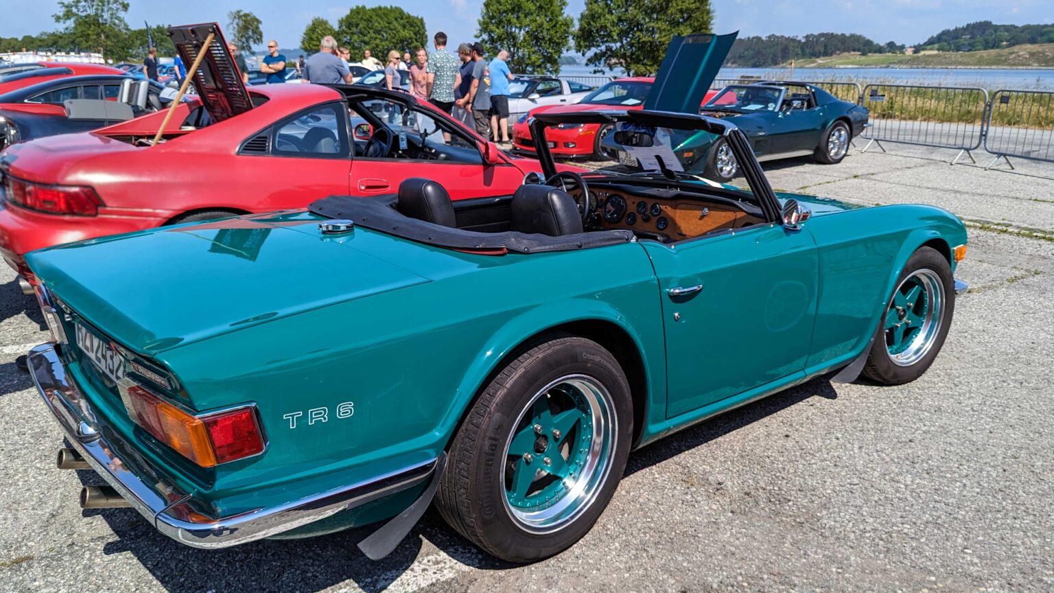 Triumph-TR-6-side