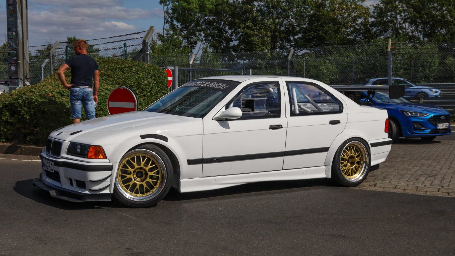 BMW-3-series-E36-at-Nurburgring-end