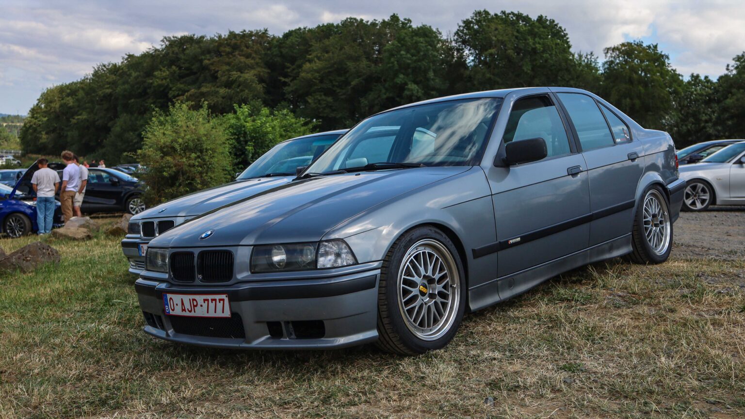 BMW-3-series-E36-side