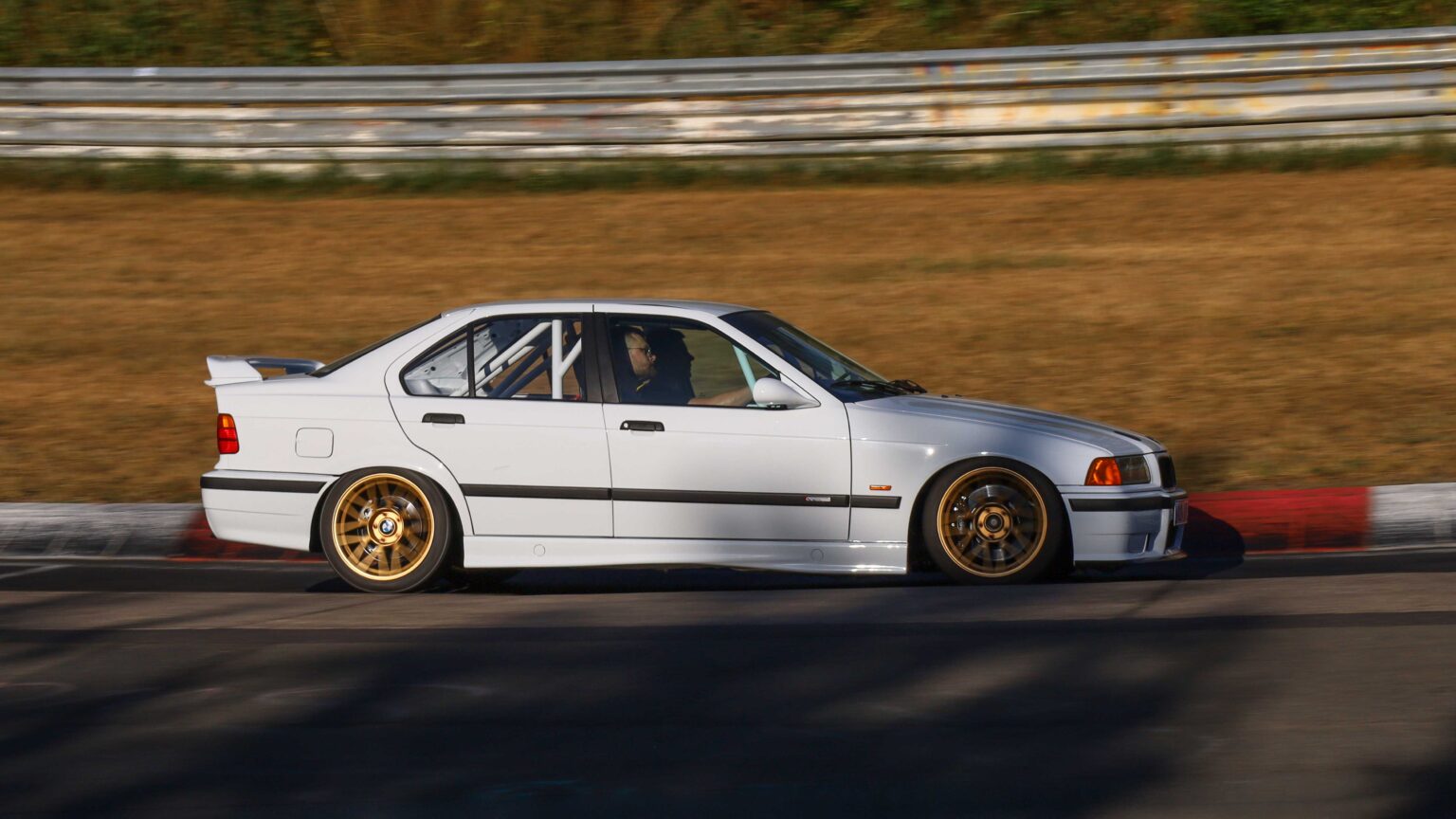 BMW-3-series-E36-white