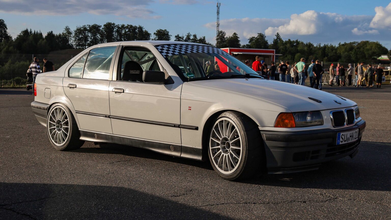 BMW-3-series-E36-white-sedan