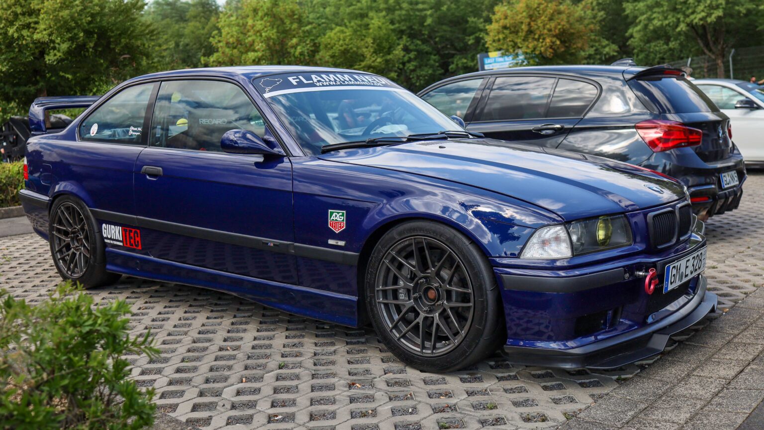 BMW-328i-E36-at-Nurburgring-Parking