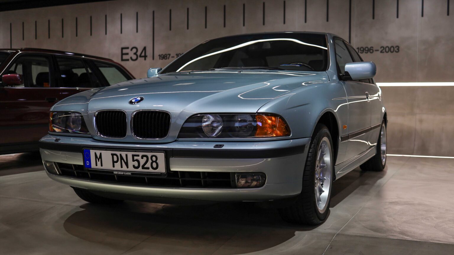 BMW-528i-E39-1996
