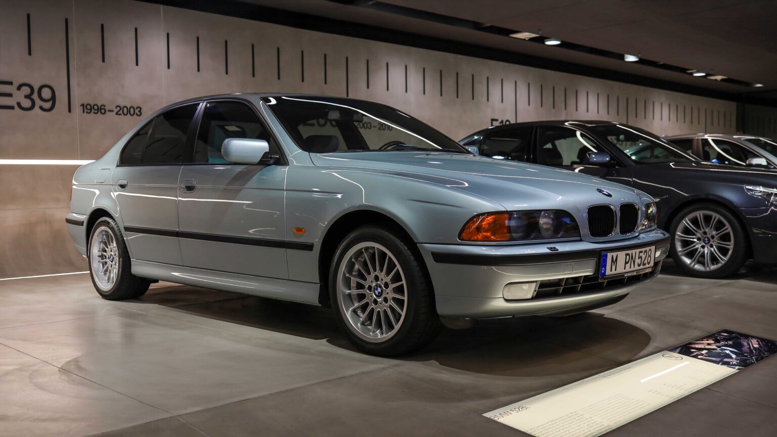 BMW-528i-E39-at-BMW-Welt