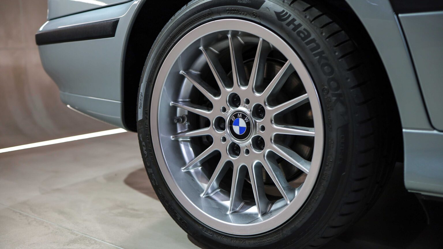 BMW-528i-E39-rim