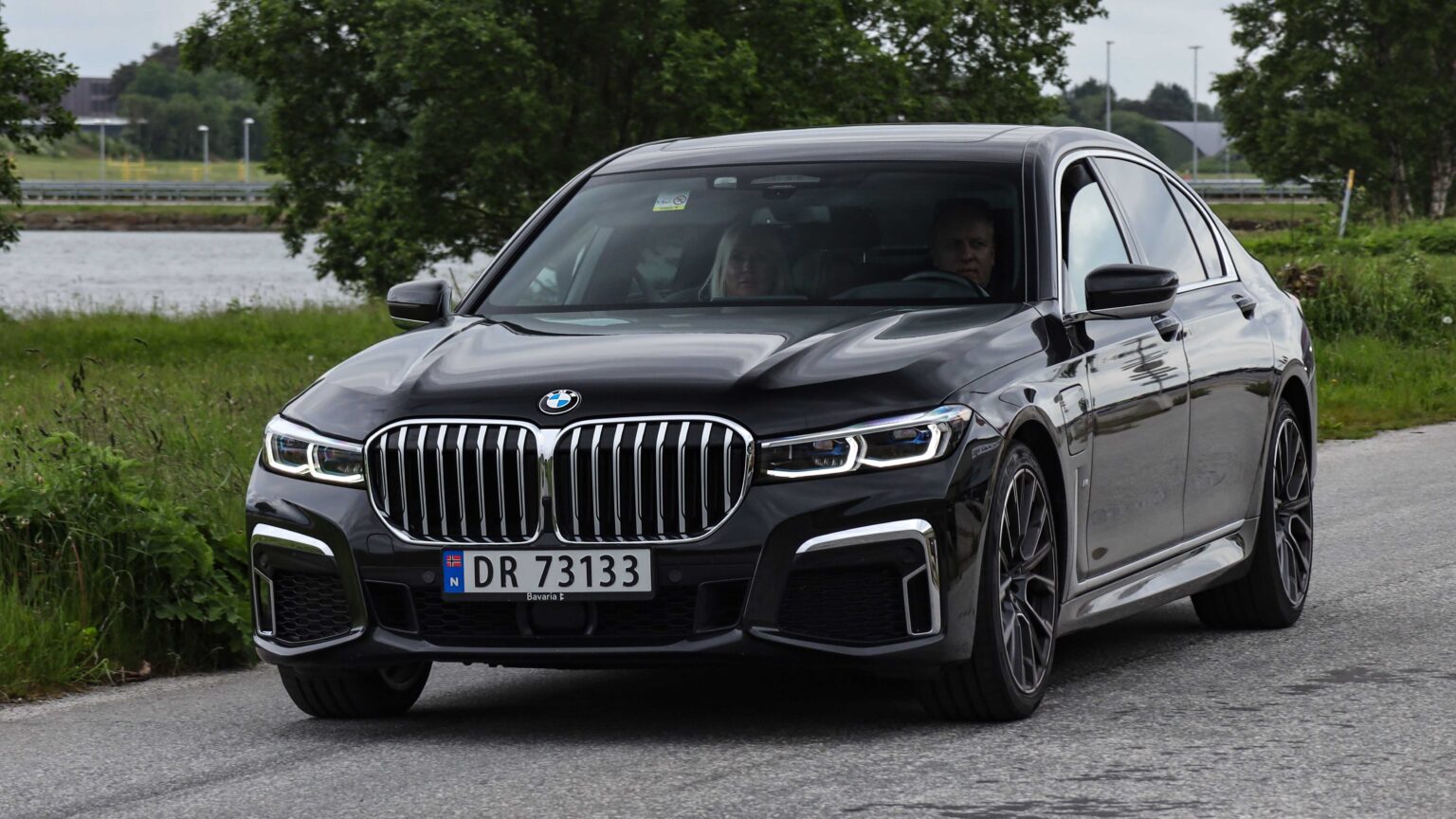 BMW-745Le-xDrive-black
