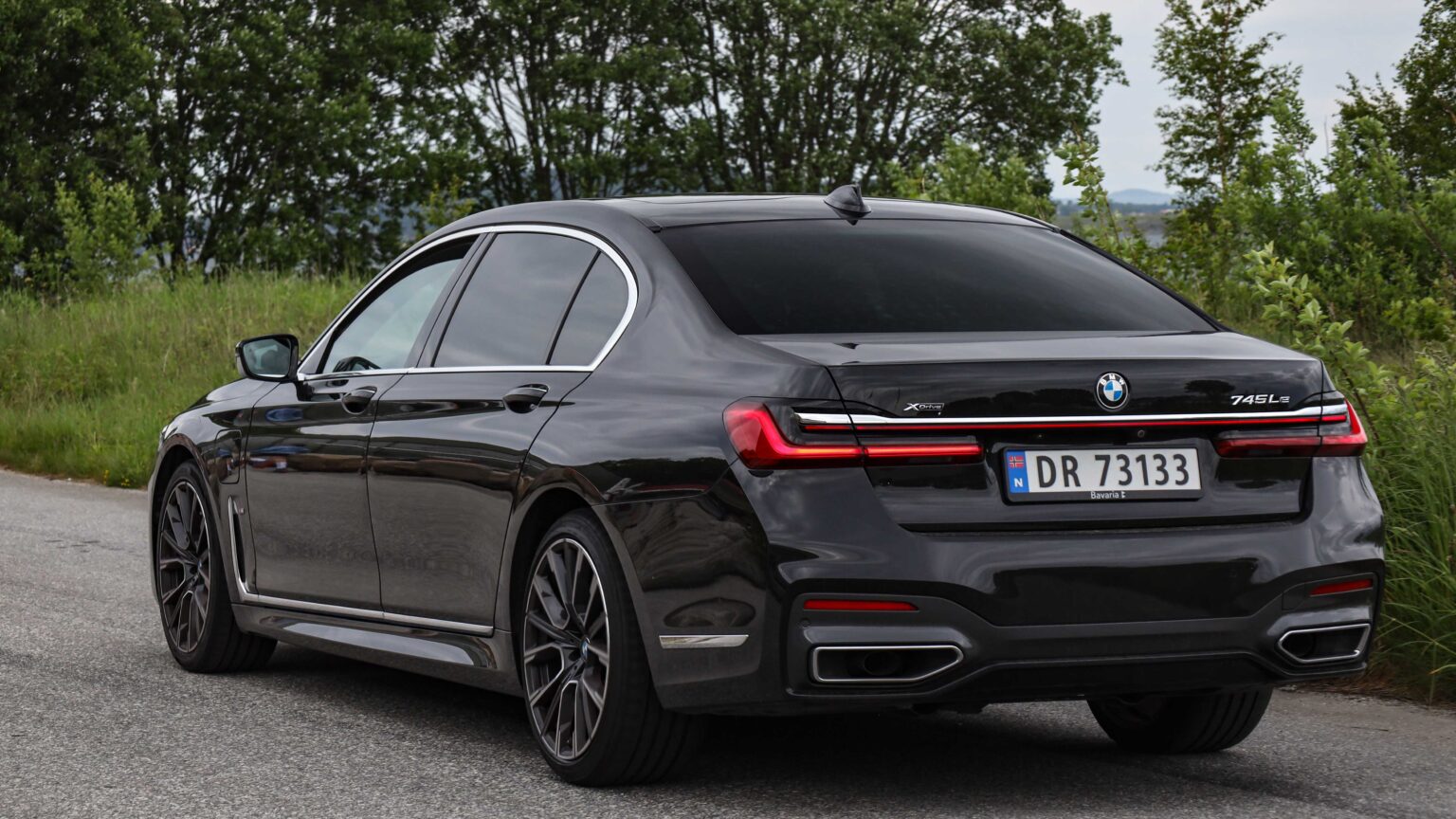 BMW-745Le-xDrive-rear