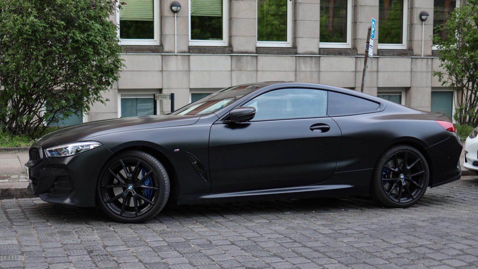 BMW-840i-Coupe-black