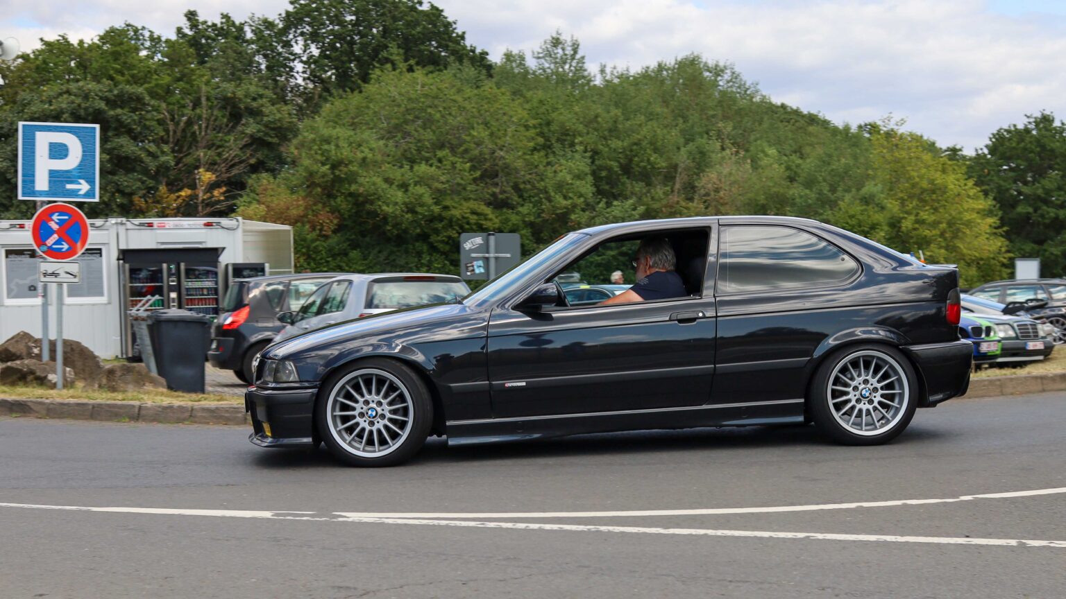 BMW-Compact-E36-at-Nurburgring-ticket-office