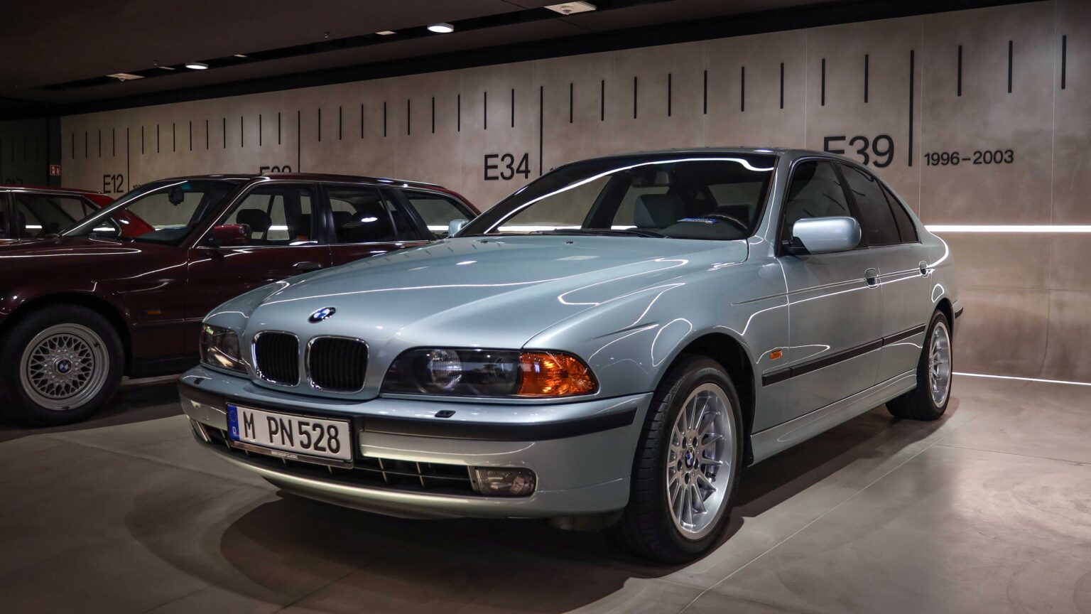 BMW-E39-528i-front